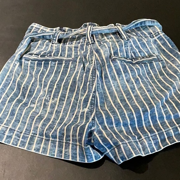 American Eagle Outfitters High Waist Blue and White Plaid Shorts - Picture 4 of 4
